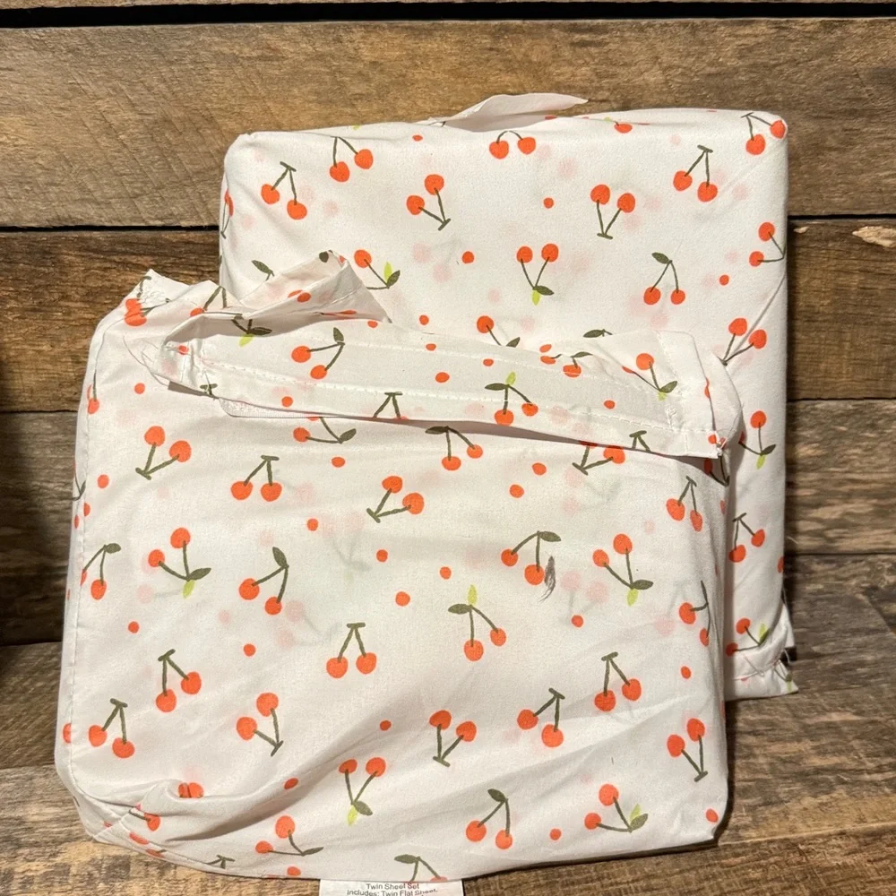 💰BOGO FREE Bundle of 2 New Twin Top Sheets Cherry Print